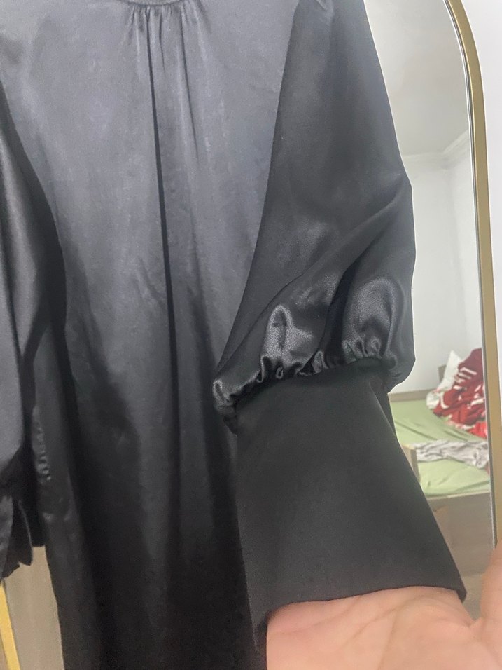 Siyah Uzun Kollu Saten Elbise - Görsel 3