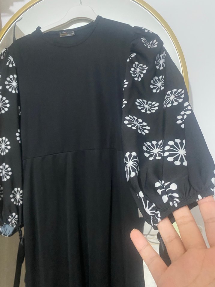 Nakış Detaylı Uzun Siyah Elbise - Görsel 2