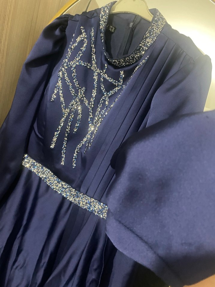 Uzun Kollu Mavi İşlemeli Abiye Elbise - Görsel 3