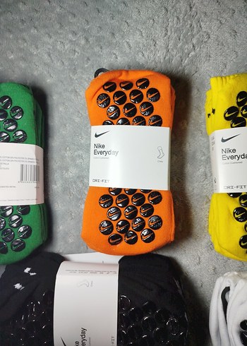 üç çift olarak satılan paket kaymaz çorap - Görsel 7