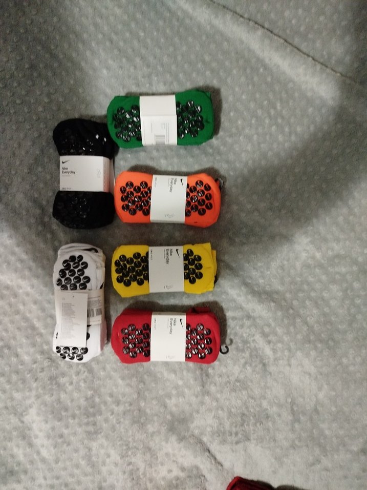 üç çift olarak satılan paket kaymaz çorap - Görsel 2