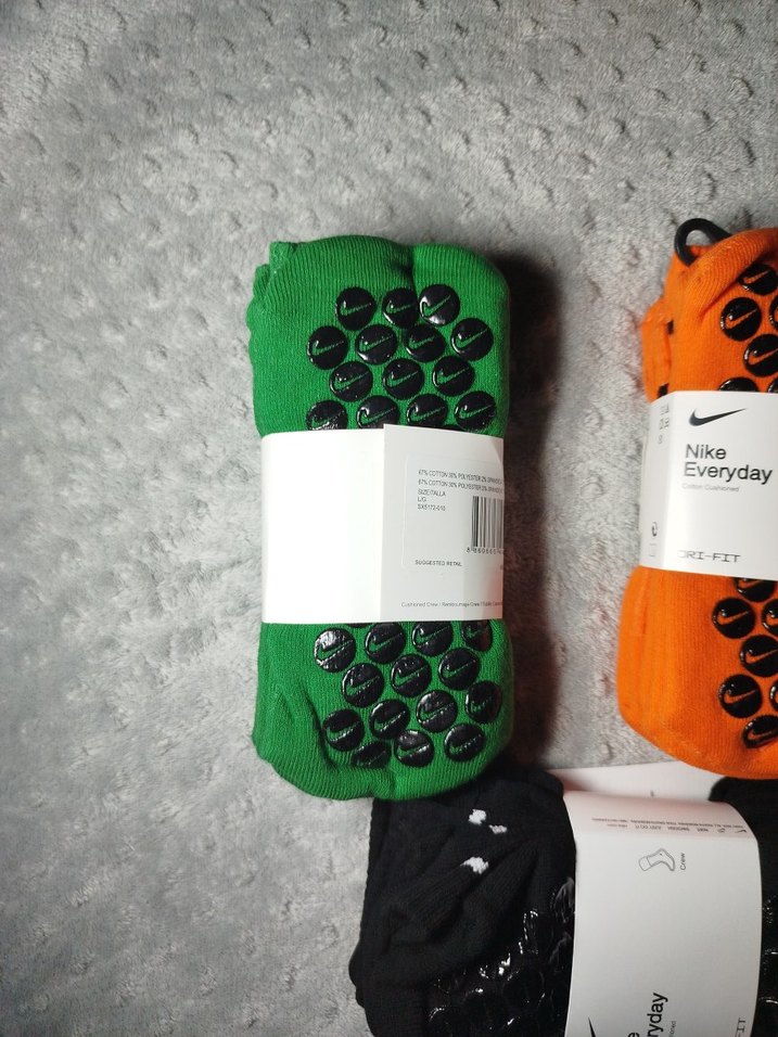 üç çift olarak satılan paket kaymaz çorap - Görsel 3