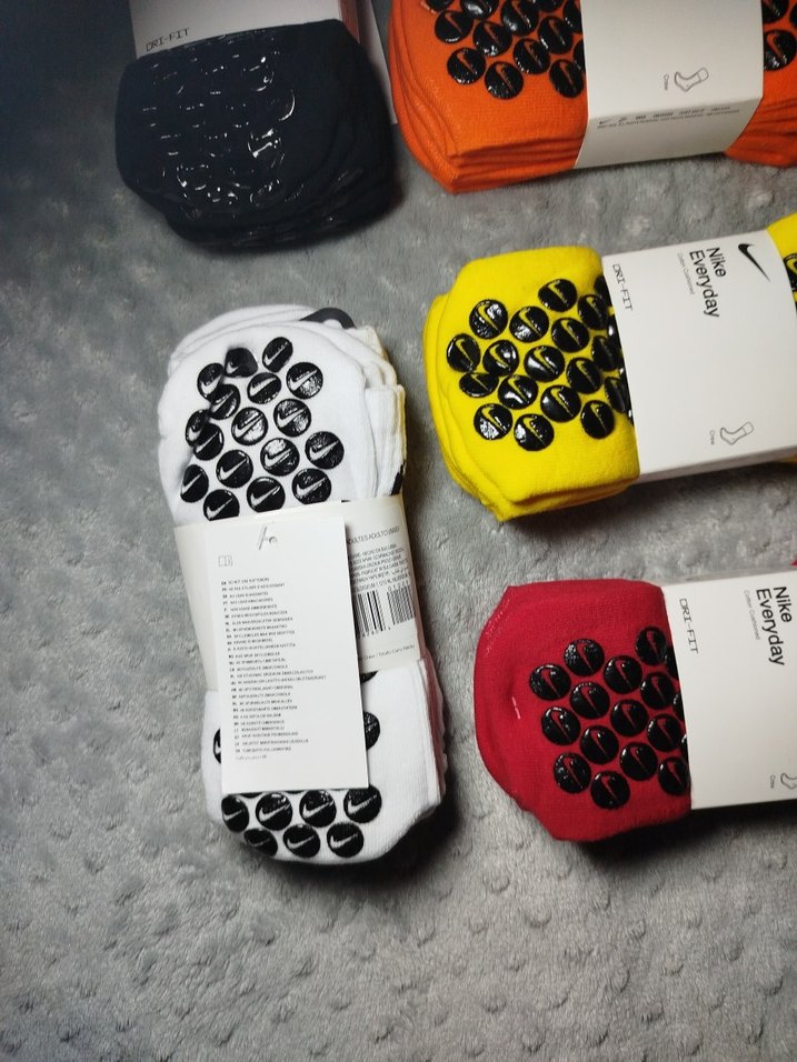 üç çift olarak satılan paket kaymaz çorap - Görsel 4