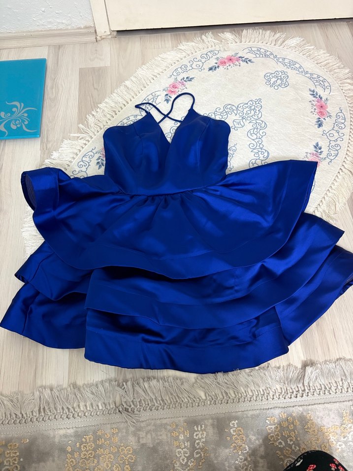 Kısa Lacivert Volanlı V Yakalı Abiye Elbise - Görsel 2