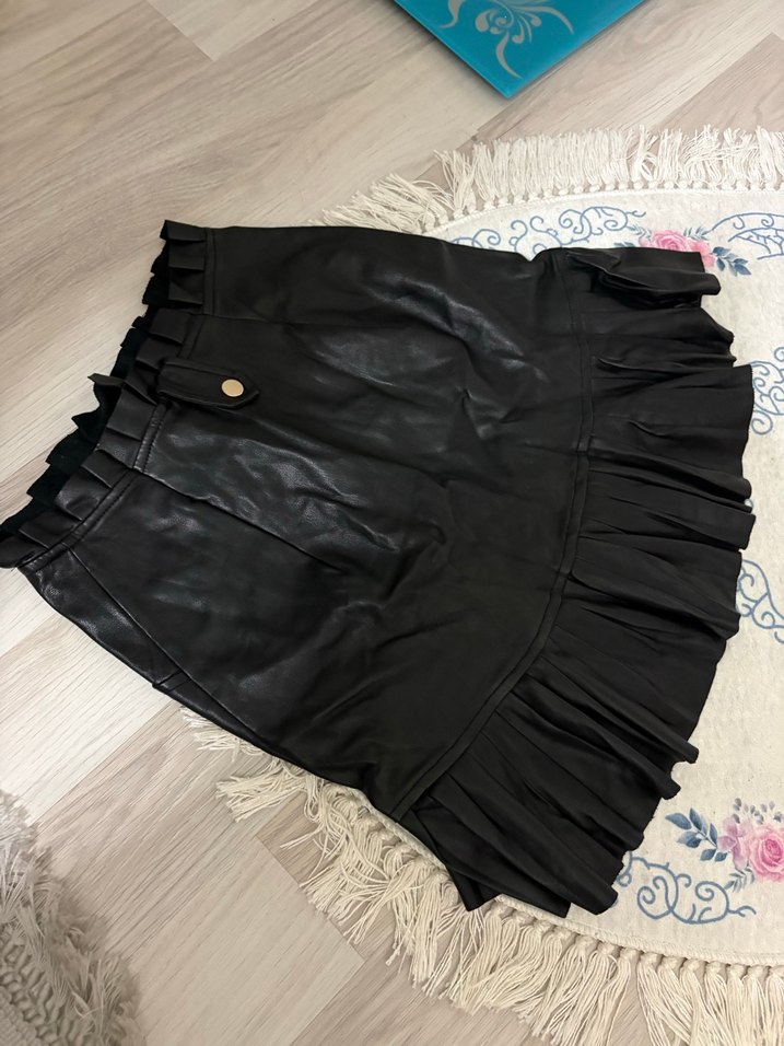 Siyah Deri Volanlı Mini Etek - Görsel 3