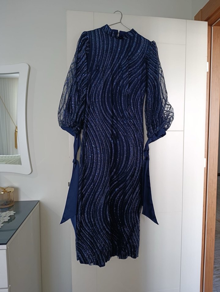 Mor Uzun Pliseli Avant-Garde Elbise - Görsel 2