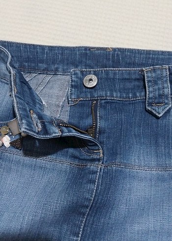 Boncuk Detaylı Nakışlı Mavi Kot Mini Etek - Görsel 4