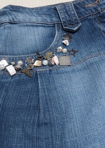 Boncuk Detaylı Nakışlı Mavi Kot Mini Etek - Görsel 2