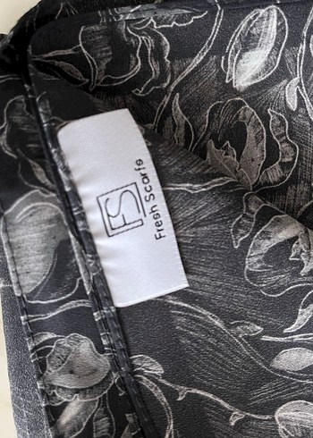 Gri Gotik Desenli Kadın Şal - Görsel 2