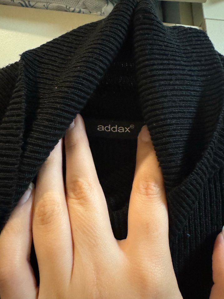 Kadın Siyah İnce Kumaşlı Boğazlı Kazak - Görsel 4