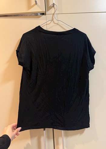 Siyah V Yaka Salaş Hasarsız Tişört - Görsel 3