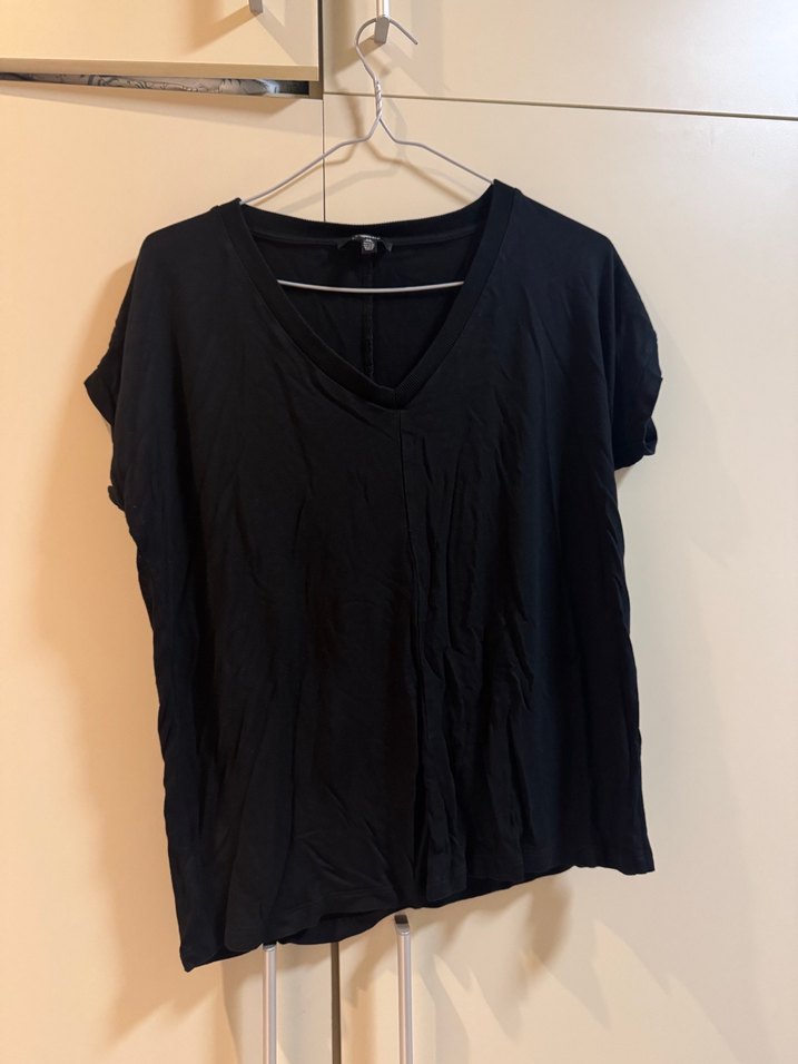 Siyah V Yaka Salaş Hasarsız Tişört - Görsel 2