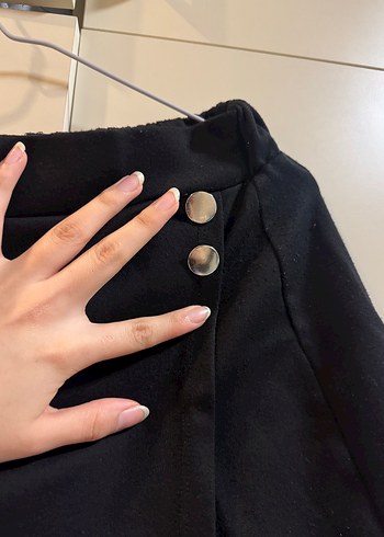 Siyah Kışlık Düğme Detaylı Şort Etek - Görsel 3