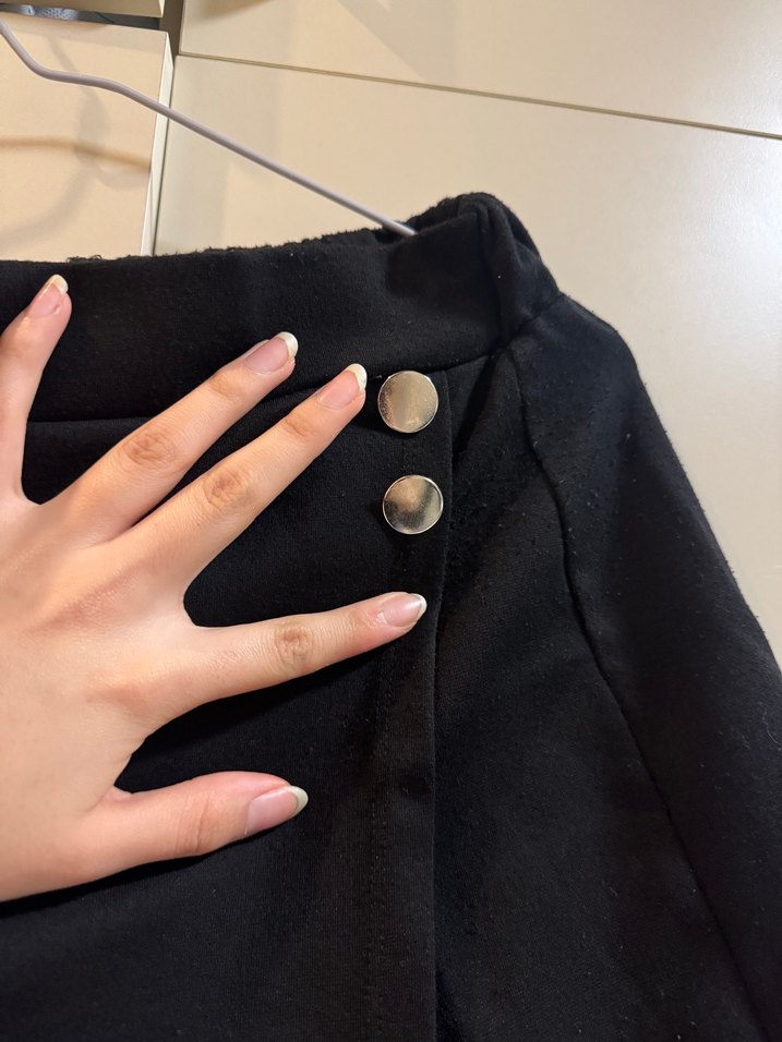 Siyah Kışlık Düğme Detaylı Şort Etek - Görsel 3