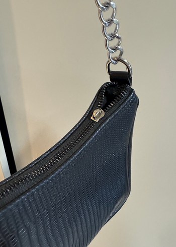 Zincir Detaylı Sade Siyah Deri Çanta - Görsel 3