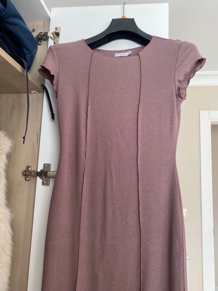 Stradivarius uzun yırtmaçlı elbise - Görsel 5