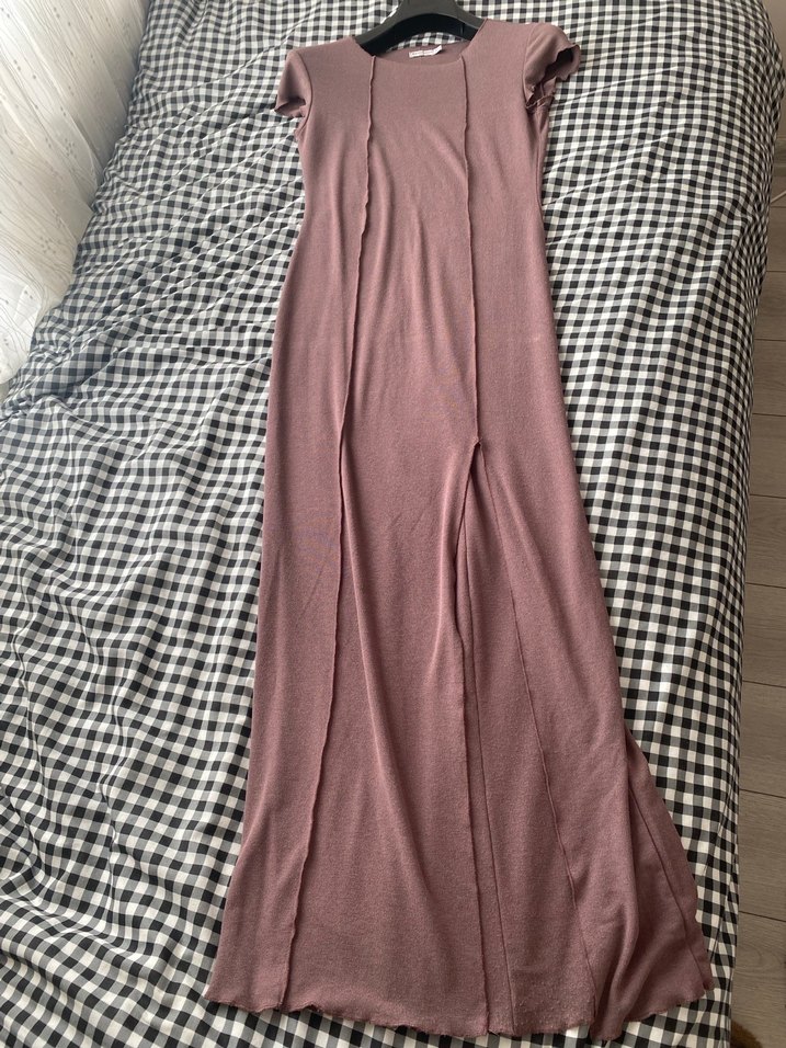 Stradivarius uzun yırtmaçlı elbise - Görsel 4