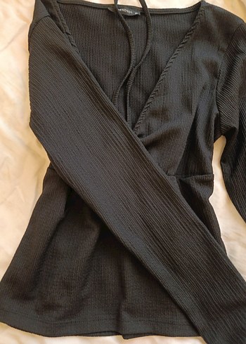 Trendyolmilla Siyah Boyundan İpli Şık Dekolte Bluz - Görsel 2