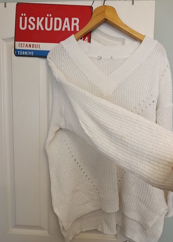 Beyaz V Yaka Örgü Kadın Kazak - Görsel 3