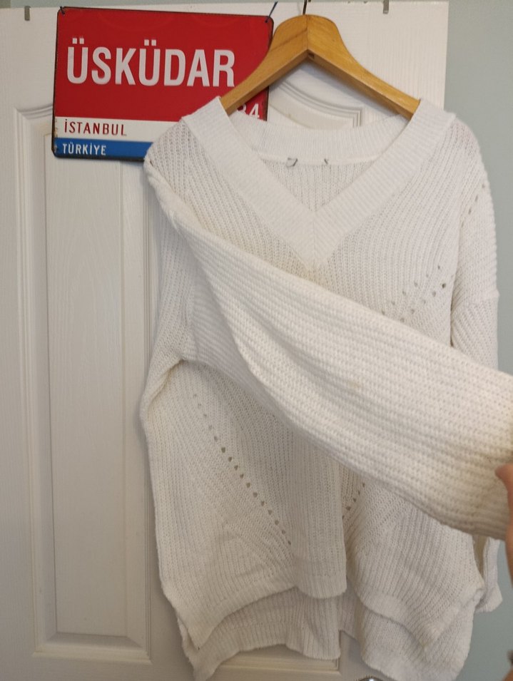 Beyaz V Yaka Örgü Kadın Kazak - Görsel 3