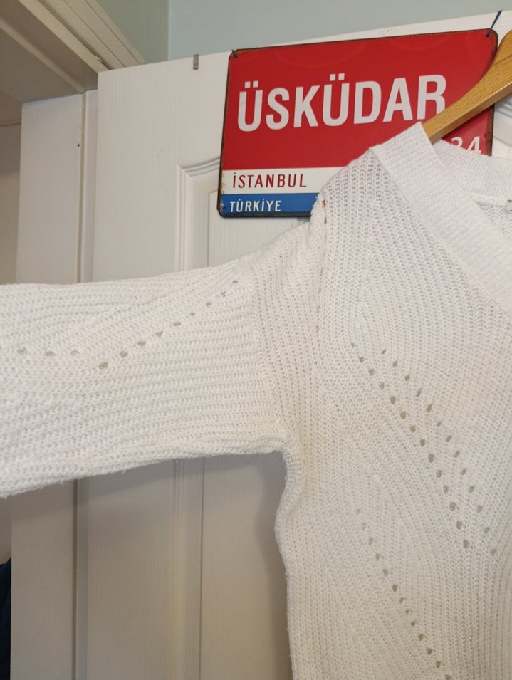 Beyaz V Yaka Örgü Kadın Kazak - Görsel 2