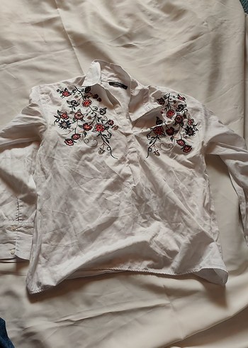 Nakış İşlemeli Beyaz Kadın Gömlek - Görsel 5