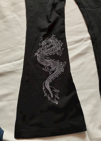 Ejderha  Desenli Siyah İspanyol Paça Pantolon - Görsel 2