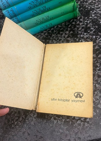 Agatha Christie - İskemlede Beş Ceset - Görsel 4