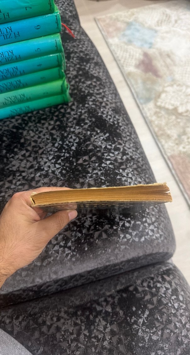 Agatha Christie - İskemlede Beş Ceset - Görsel 3