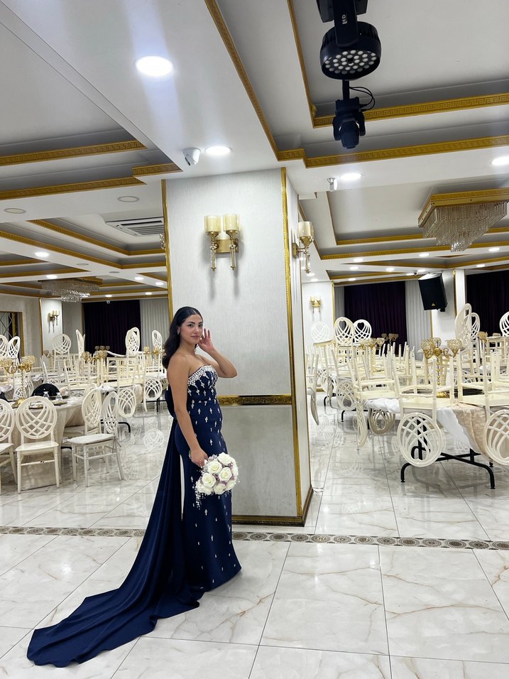 Uzun Lacivert Straplez Nakışlı Kadın Elbise - Görsel 3