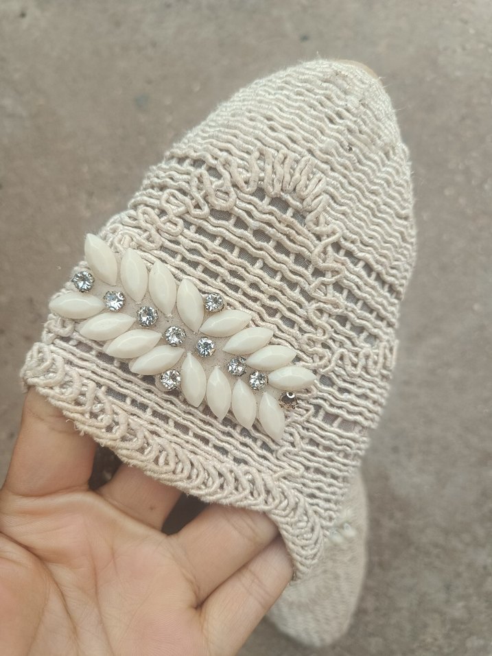 Boncuk İşlemeli Beyaz Triko Kadın Terlik - Görsel 3