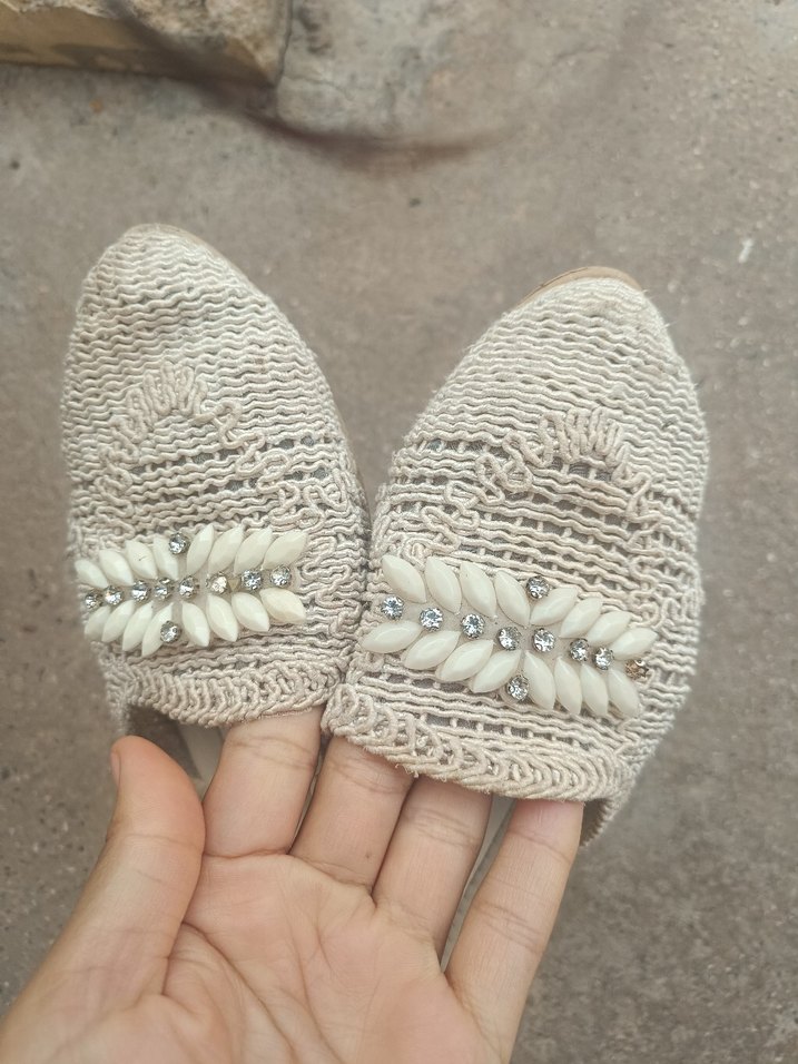 Boncuk İşlemeli Beyaz Triko Kadın Terlik - Görsel 2