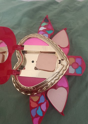 Renkli Kalp Şeklinde Göz Farı Paleti - Görsel 2