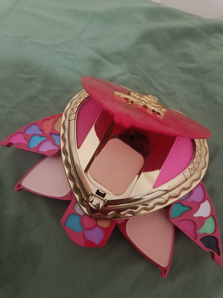 Renkli Kalp Şeklinde Göz Farı Paleti - Görsel 3