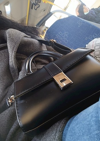 Siyah Tokalı Deri Kadın Çanta - Görsel 3