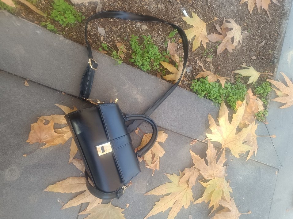 Siyah Tokalı Deri Kadın Çanta - Görsel 2