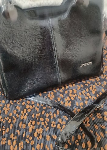 Zincir Detaylı Siyah Parlak Deri Kadın Çanta - Görsel 5