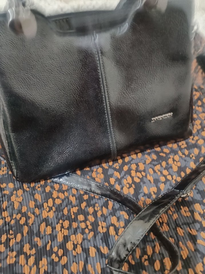 Zincir Detaylı Siyah Parlak Deri Kadın Çanta - Görsel 5