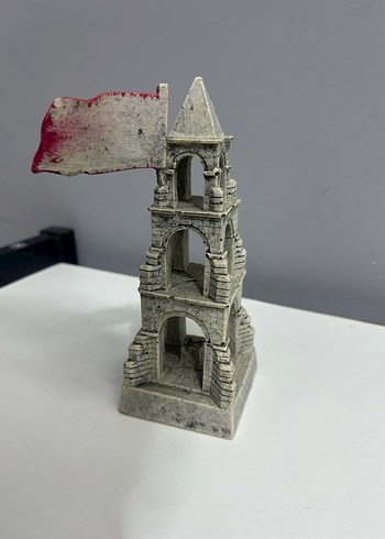 Gri Taş Figürlü Türk Bayraklı Minyatür - Görsel 2