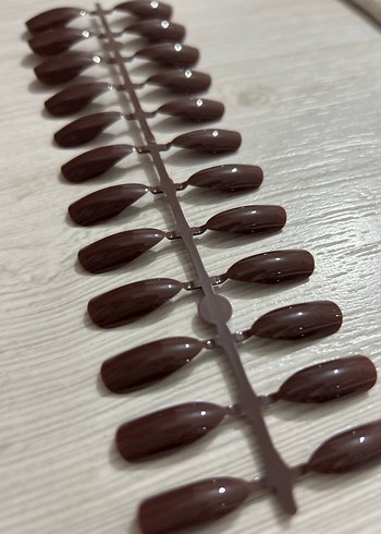 Koyu Kahverengi Takma Tırnak Seti - Görsel 3