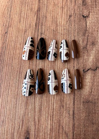 Kahverengi Desenli Takma Tırnak Seti - Görsel 3