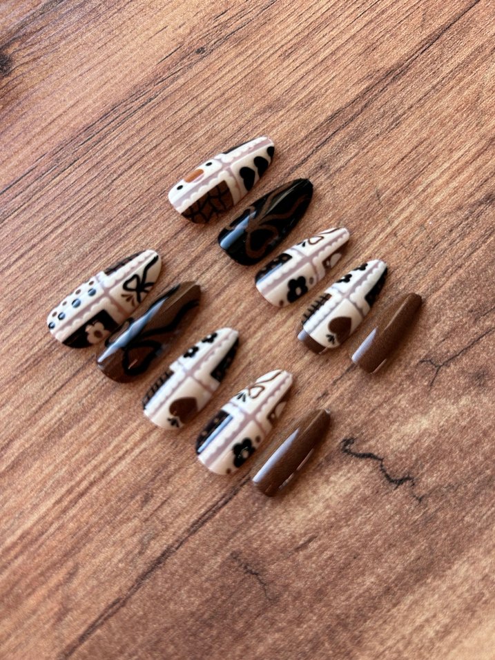 Kahverengi Desenli Takma Tırnak Seti - Görsel 2