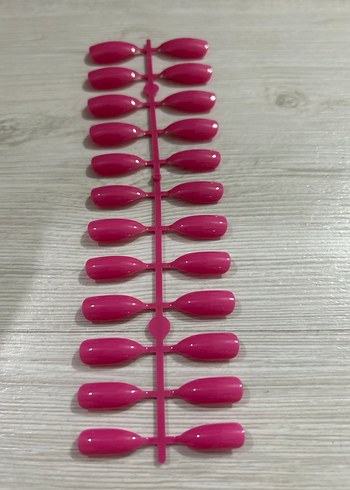 Renkli Pembe Takma Tırnak Seti - Görsel 3