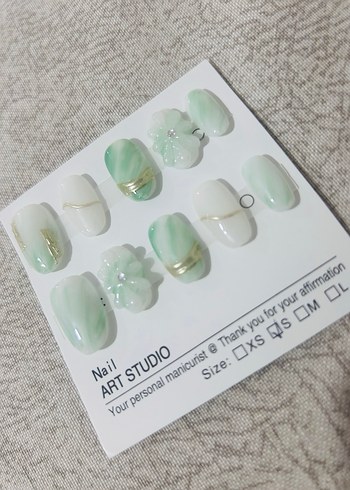 Pastel Yeşil Çiçekli Tırnak Seti - Görsel 3