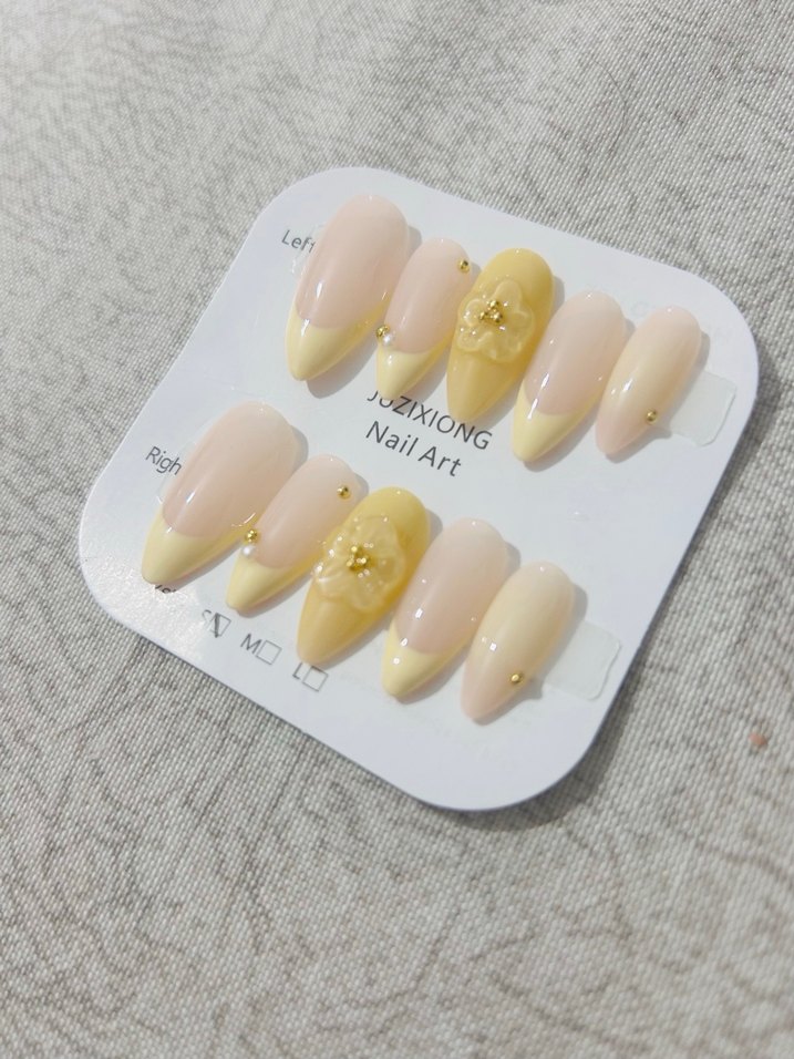 Bej Renkli Çiçek Detaylı Takma Tırnak Seti - Görsel 2