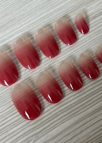 Parlak Kırmızı Ombre Takma Tırnak Seti - Görsel 2