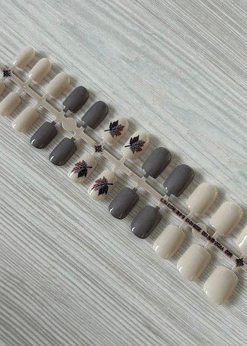 Bej ve Gri Yaprak Desenli Takma Tırnak Seti - Görsel 3
