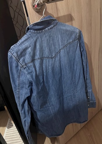 Düğmeli Mavi Denim Kadın Gömlek - Görsel 3