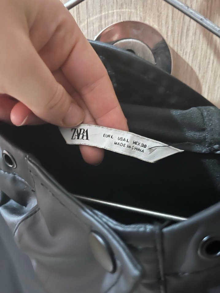 Düğmeli Siyah Kısa Kadın Yağmurluk - Görsel 4