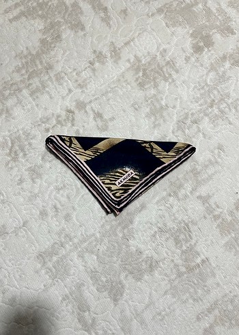 Çiçek Desenli kadın eşarp - Görsel 2